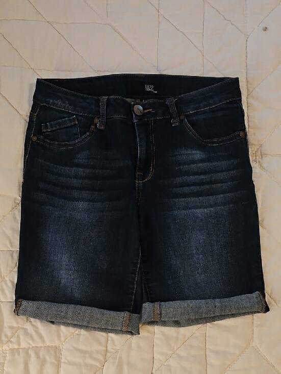 1822 Denim Pants - 1822 'Butter' Denim Mid Rise Shorts- Size 4
